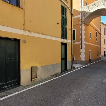 Monolocale Via Daneri * Bonassola